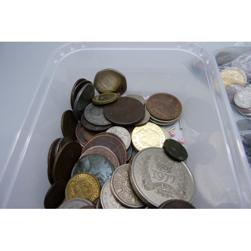 916 - UK and world coins, 1275g