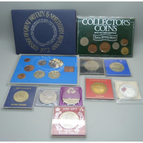 924 - Eight commemorative coins including a Churchill as Prime Minister plus two sets of British coinage