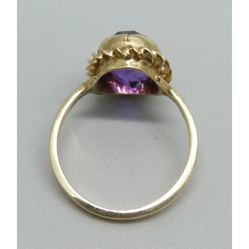 947 - A 9ct gold and amethyst solitaire ring, 2.5g, K