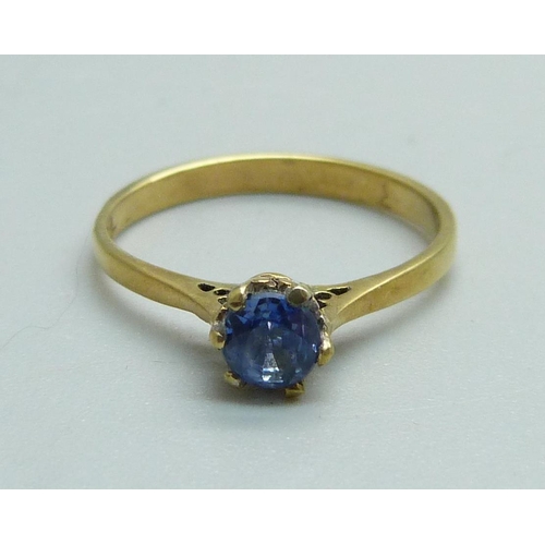 958 - A 9ct gold synthetic sapphire solitaire ring, 1.4g, M