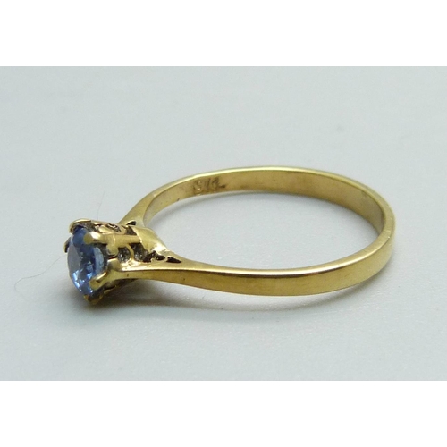 958 - A 9ct gold synthetic sapphire solitaire ring, 1.4g, M