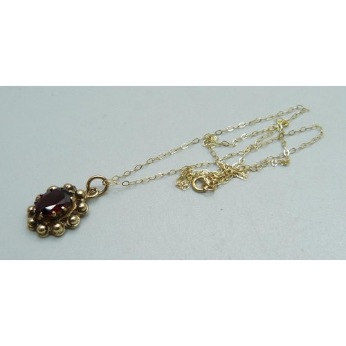 963 - A 9ct gold garnet pendant and fine 9ct gold chain, 2.2g