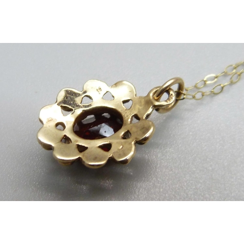 963 - A 9ct gold garnet pendant and fine 9ct gold chain, 2.2g