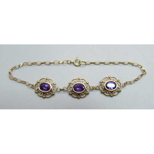 971 - A 9ct gold and amethyst bracelet, 3g