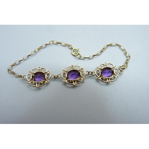 971 - A 9ct gold and amethyst bracelet, 3g