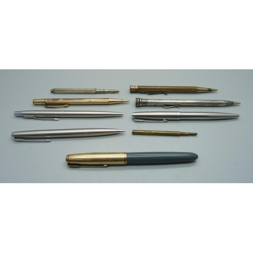 981 - A collection of pens and pencils including a Parker 51