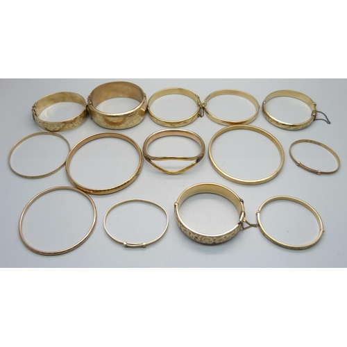 984 - Fourteen bangles; rolled gold and five metal core, total weight 240g