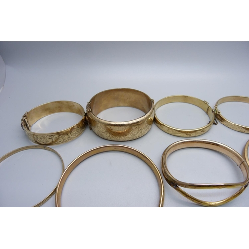 984 - Fourteen bangles; rolled gold and five metal core, total weight 240g