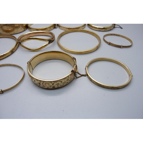 984 - Fourteen bangles; rolled gold and five metal core, total weight 240g