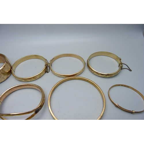 984 - Fourteen bangles; rolled gold and five metal core, total weight 240g