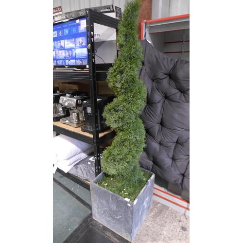 3042 - 6ft Cedar Spiral Topiary (Damaged), original RRP £169.99 + VAT (286-178) * This lot is subject to VA... 