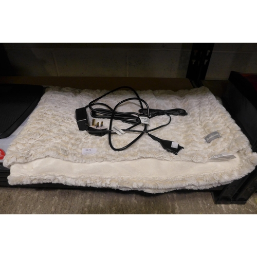 3175 - Brookstone Heated Throw (50 x 60