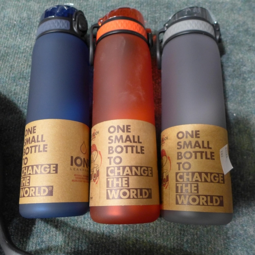 3195 - Kitchenaid Anodised Frying Pan and Three ION8 eco water bottles (500ml) (286-78) * This lot is subje... 