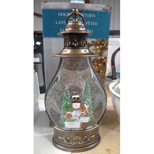 3223 - Holiday Scene Lantern (286-202) * This lot is subject to VAT