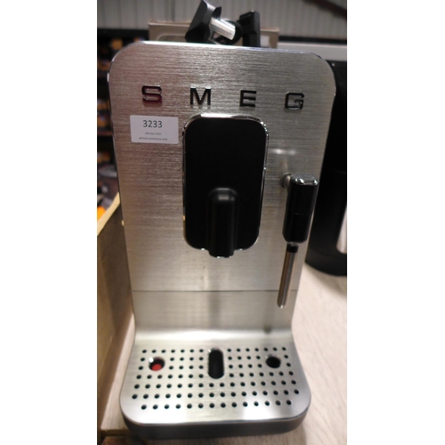 3233 - SMEG Coffee Machine, original RRP £429.99 + VAT (286-193) * This lot is subject to VAT