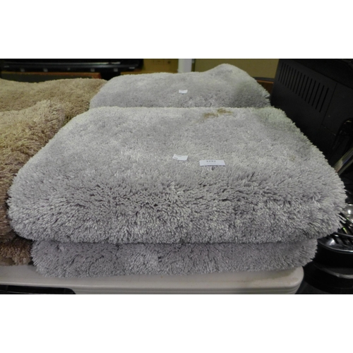 3292 - Four Charisma Bath Mats (288-265) * This lot is subject to VAT