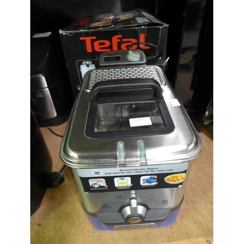 3390 - Tefal Fryer (model:- FR804040)  (288-73) * This lot is subject to VAT