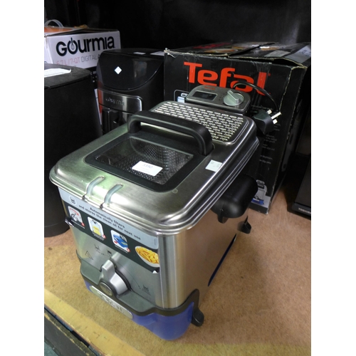 3390 - Tefal Fryer (model:- FR804040)  (288-73) * This lot is subject to VAT