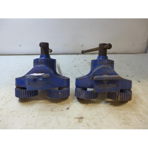 2015 - Pair of floorboard clamps