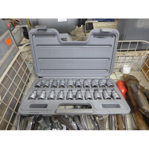 2025 - Tray of assorted hand tools, including G clamps, drill bits and spanners