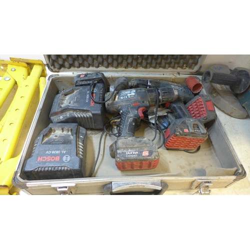 2032 - Makita 9049 110V grinder, 2 Bosch drills and 2 slab/brick lifters