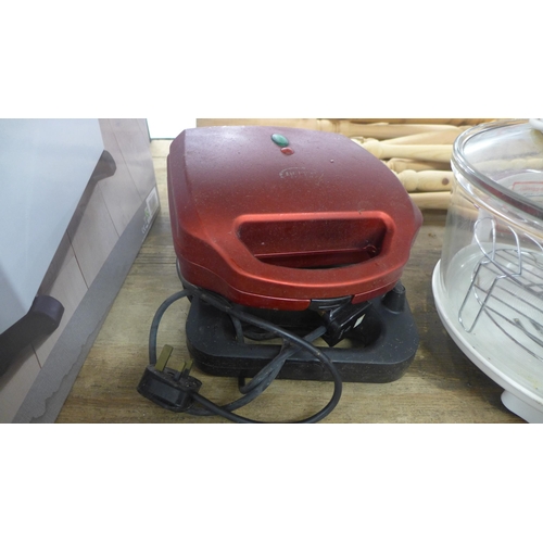 2078 - Halogen oven and 2000W convection heater