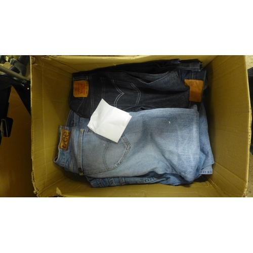 2098 - 15 Pairs of assorted jeans in assorted sizes