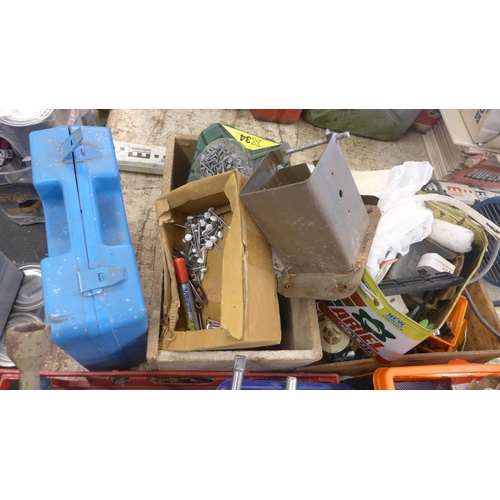 2138 - Job lot of assorted DIY items; tools, screws, nuts and bolts, nails and consumables