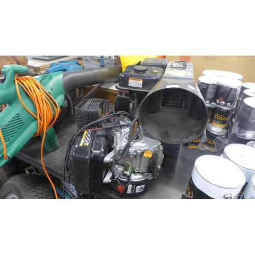 2146 - Briggs and Stratton blower engine  plus one other