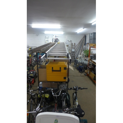 2173 - Werner 4.6m aluminium heavy duty tradesman ladder,  unused (end caps required)