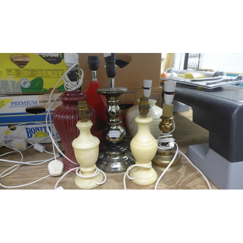 2195A - Collection of approx. 15 lamps in assorted styles