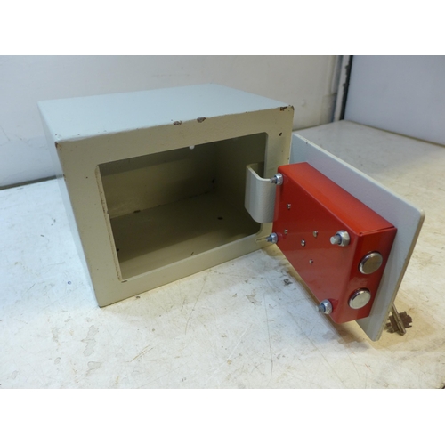 2249 - Bedside safe with key