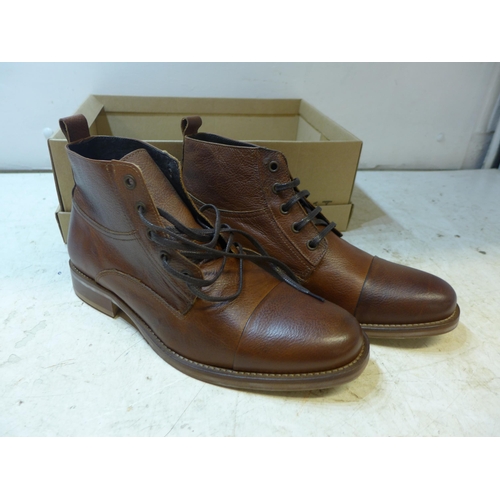 2253 - Bertie boots, size UK 7