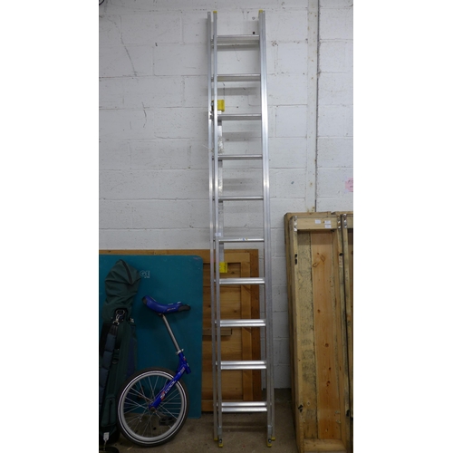 2382 - Werner approx 3m aluminum extension ladder