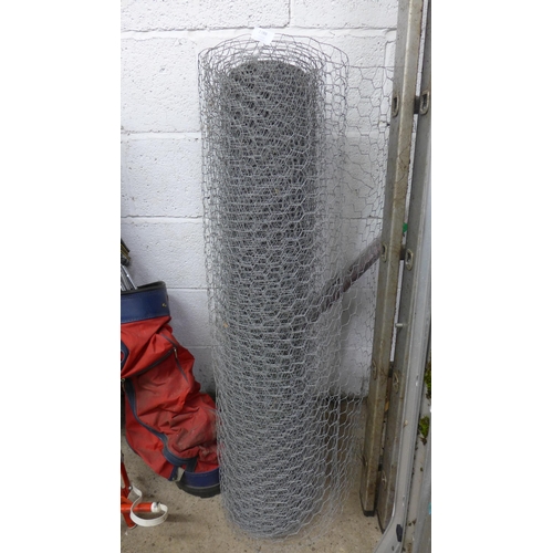 2388 - Roll of wire mesh fencing