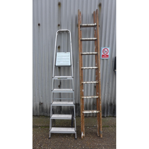 2389 - 6-Rung wooden step ladder and double 7-rung ladder