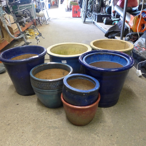 2395 - 8 glazed planters in an assortment of styles and sizes