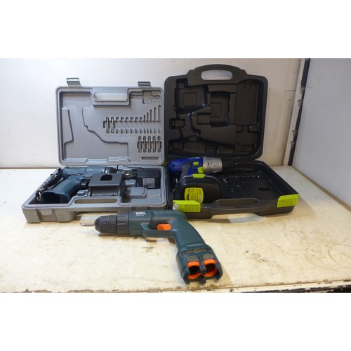 2013 - 3 Power tools and grease gun; Black & Decker 7.2v, Challenge 14.4v and other cordless drills and Bla... 