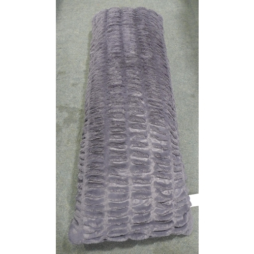 3240 - Ruch Solid Body Pillow (286-59) * This lot is subject to VAT