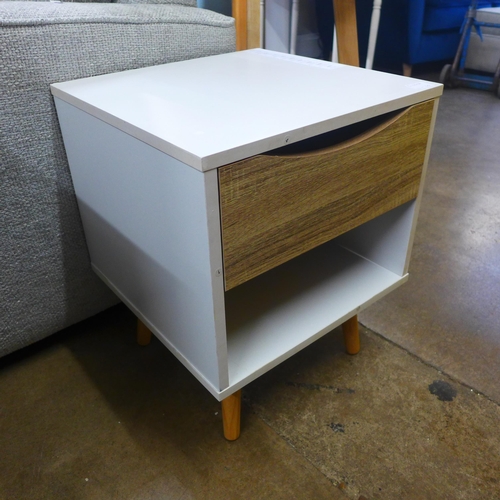 1308 - A pair of Rydon bedside chest