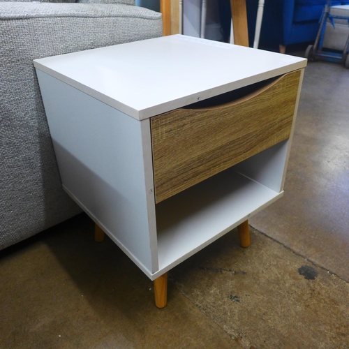 1338 - A pair of Rydon bedside chest