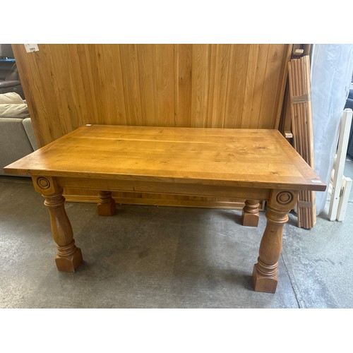 1535 - A 5ft solid oak dining table