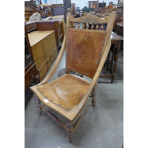 126 - A 19th Century American beech lady's chair