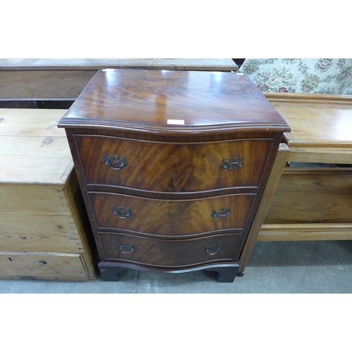 140 - A small mahogany serpentine chest of drawers