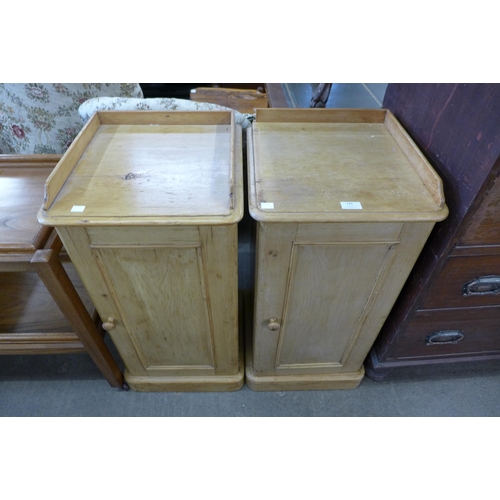 142 - A pair of Victorian pine pot cupboards