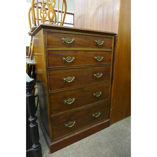 157 - A Victorian mahogany chest of drawers