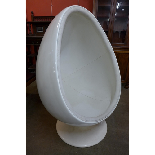 57 - An Eero Aarnio style white laminated egg chair