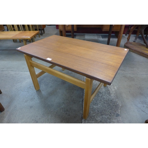 62 - A Danish Getama teak coffee table, designed by Hans Wegner