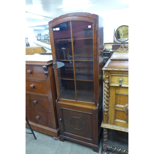 96 - An early 20th Century mahogany two door bookcase