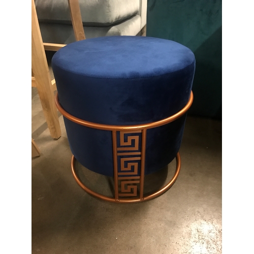 1372 - A blue upholstered footstool